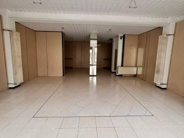 Locale Commerciale in affitto a Fornase, Spinea