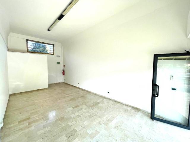 Locale Commerciale in affitto a Villaggio dei Fiori, Spinea