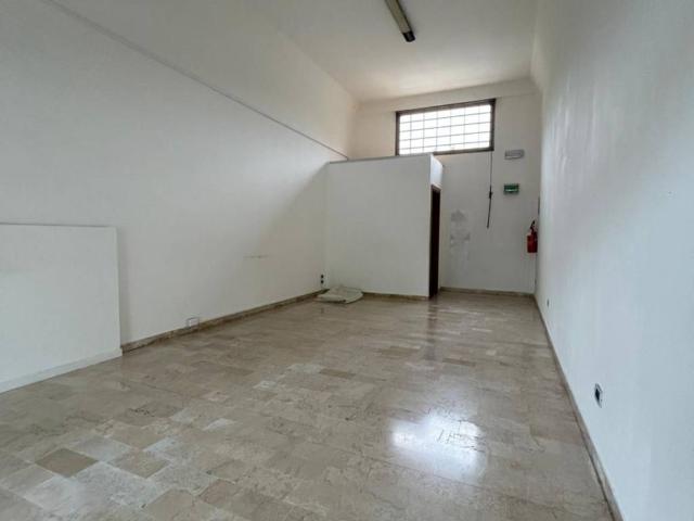 Locale Commerciale in affitto a Villaggio dei Fiori, Spinea