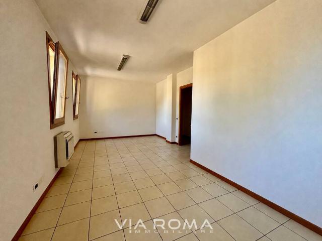 Locale Commerciale in affitto a Spinea, Veneto