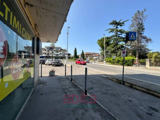 Locale Commerciale in affitto a Marche, Ascoli Piceno