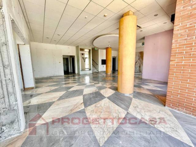 Locale Commerciale in affitto a Marche, Ascoli Piceno