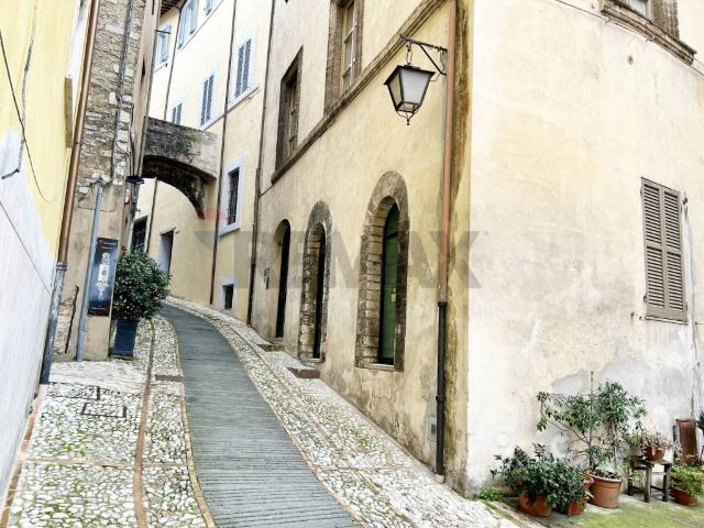 Locale Commerciale in affitto a Spoleto, Umbria