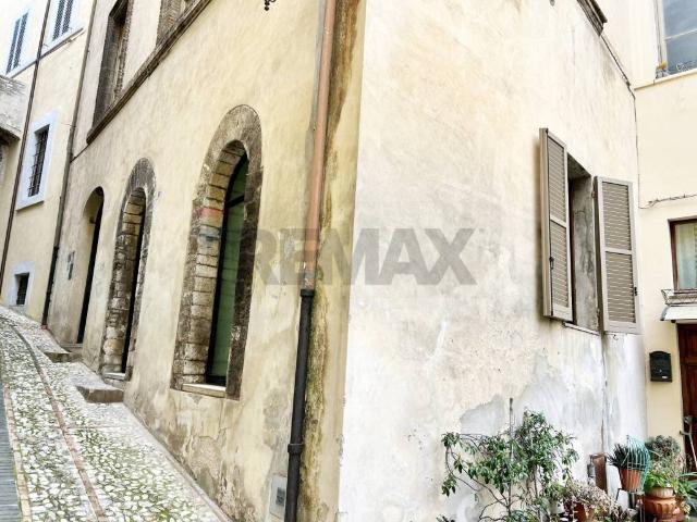 Locale Commerciale in affitto a Spoleto, Umbria