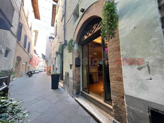Locale Commerciale in affitto a Spoleto, Umbria