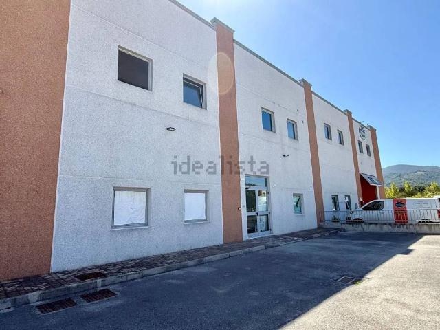 Locale Commerciale in affitto a Spoleto, Umbria