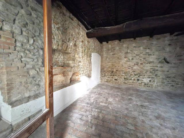 Locale Commerciale in affitto a Spoleto, Umbria