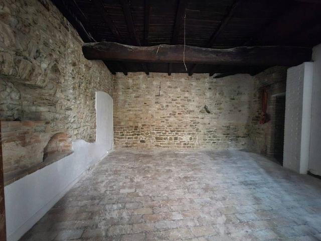 Locale Commerciale in affitto a Spoleto, Umbria