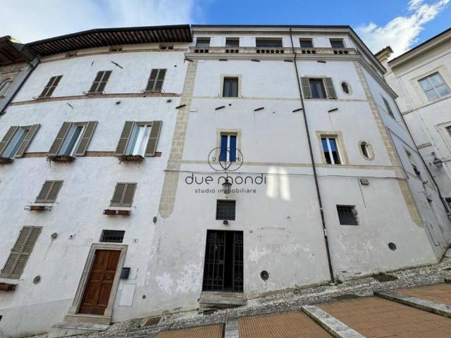 Locale Commerciale in affitto a Spoleto, Umbria