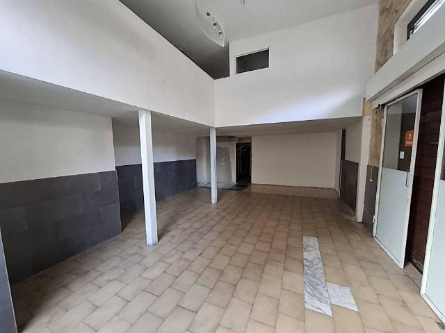 Locale Commerciale in affitto a Spoleto, Umbria