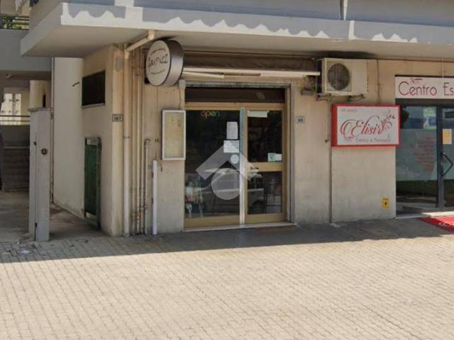 Locale Commerciale in affitto a Spoltore, Abruzzo