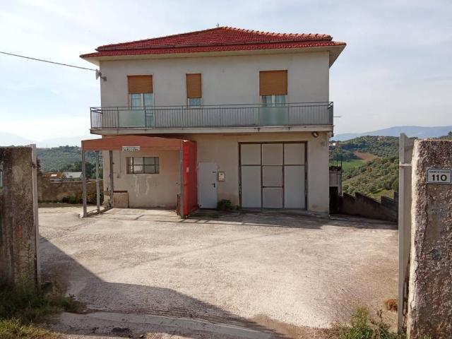 Locale Commerciale in affitto a Villa Santa Maria, Spoltore