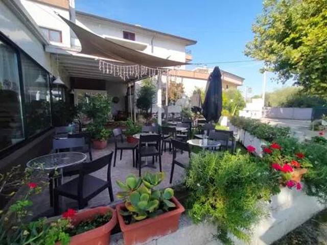 Locale Commerciale in vendita a Spoltore, Abruzzo