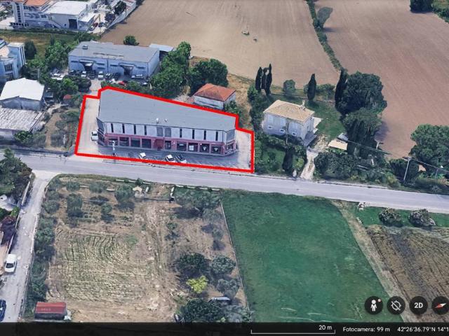 Locale Commerciale in affitto a Villa Raspa, Spoltore