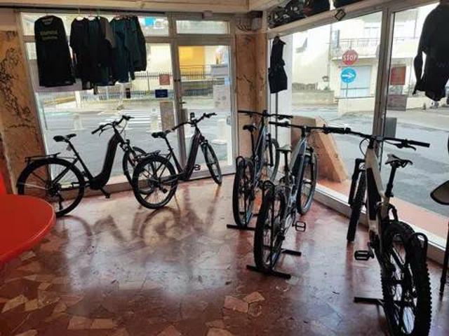 Locale Commerciale in affitto a Spotorno, Savona