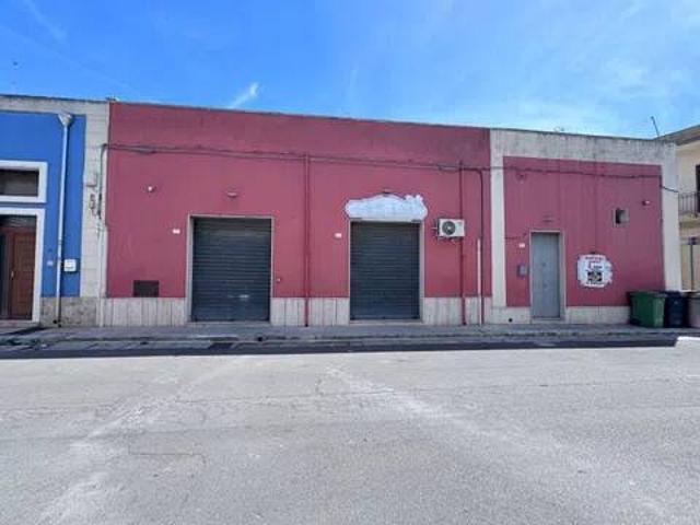 Locale Commerciale in affitto a Puglia, Lecce