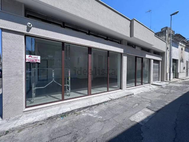 Locale Commerciale in affitto a Puglia, Lecce