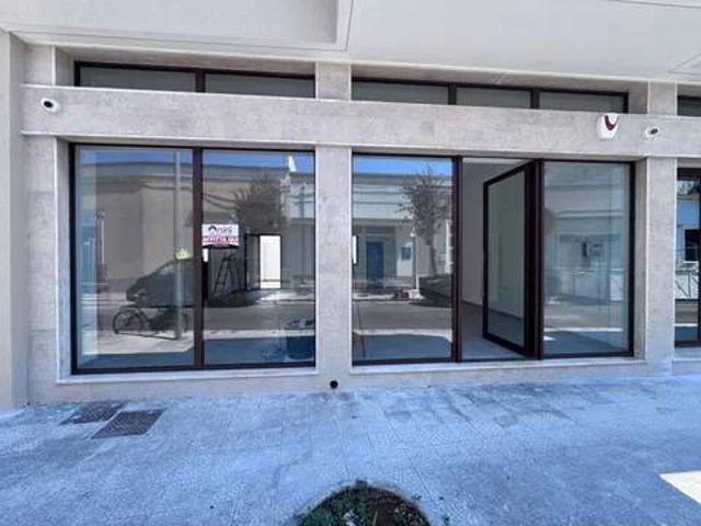 Locale Commerciale in affitto a Puglia, Lecce