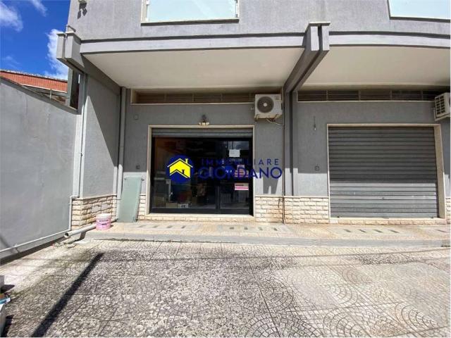 Locale Commerciale in affitto a Puglia, Lecce