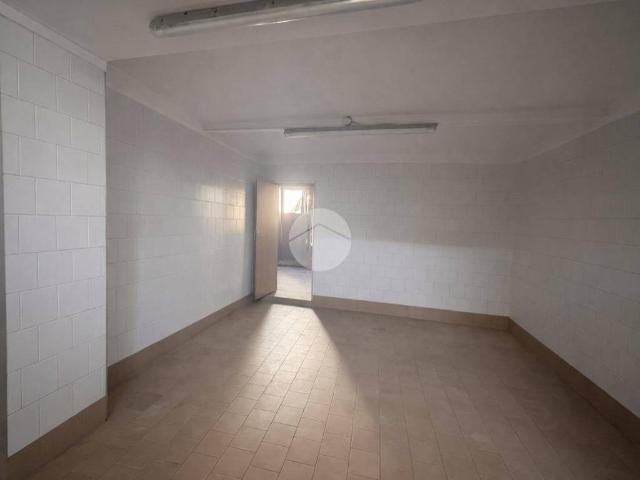 Locale Commerciale in affitto a Stezzano, Lombardia