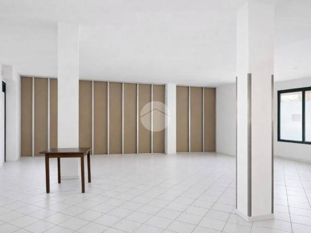 Locale Commerciale in affitto a Stezzano, Lombardia