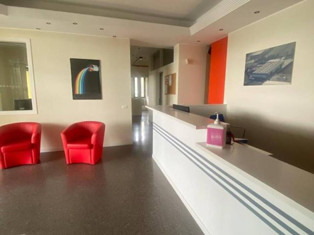 Locale Commerciale in affitto a Stezzano, Lombardia