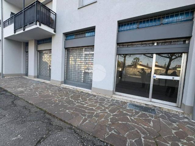 Locale Commerciale in affitto a Stezzano, Lombardia