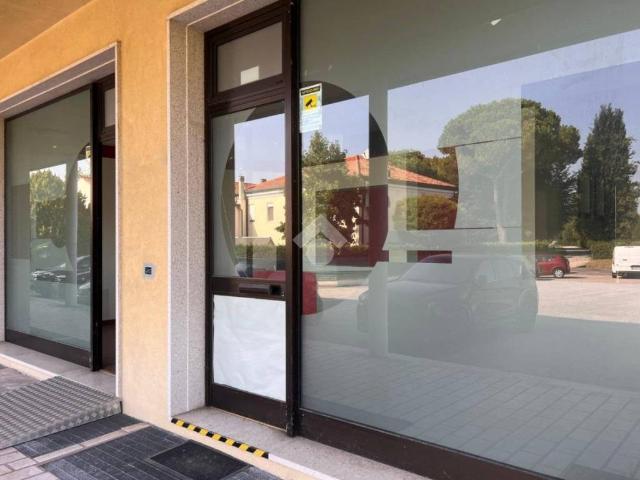 Locale Commerciale in affitto a Stra, Veneto