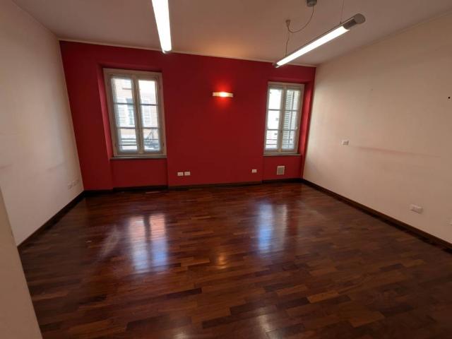 Locale Commerciale in affitto a Stradella, Lombardia