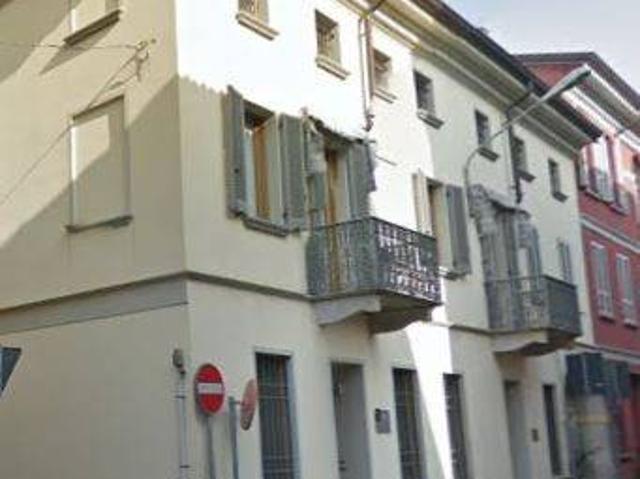 Locale Commerciale in affitto a Stradella, Lombardia