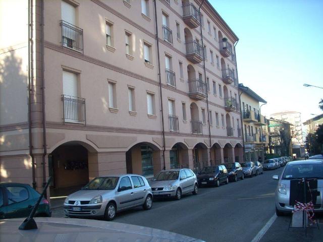 Locale Commerciale in affitto a Stradella, Lombardia