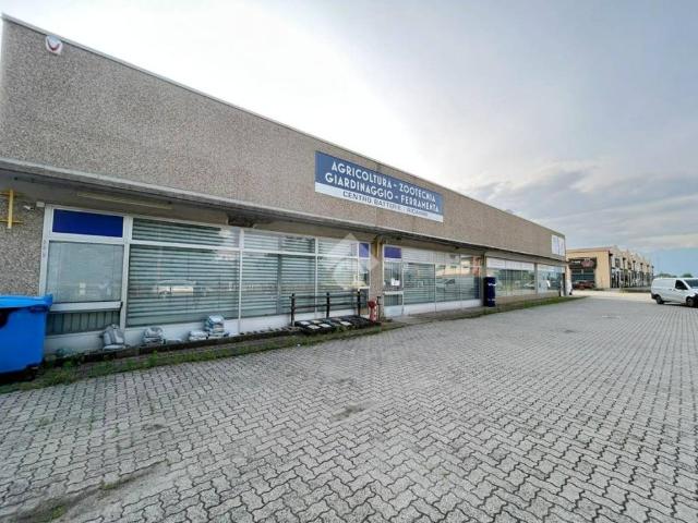 Locale Commerciale in affitto a Piemonte, Torino