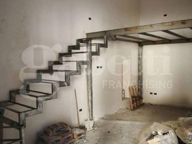 Locale Commerciale in affitto a Succivo, Campania