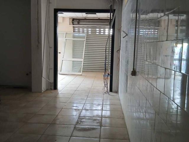 Locale Commerciale in affitto a Succivo, Campania