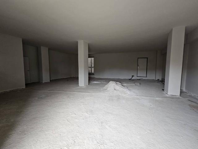Locale Commerciale in affitto a Succivo, Campania