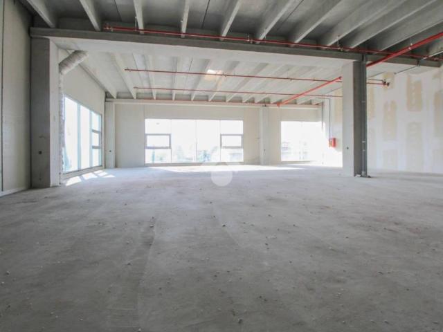 Locale Commerciale in affitto a Suisio, Lombardia