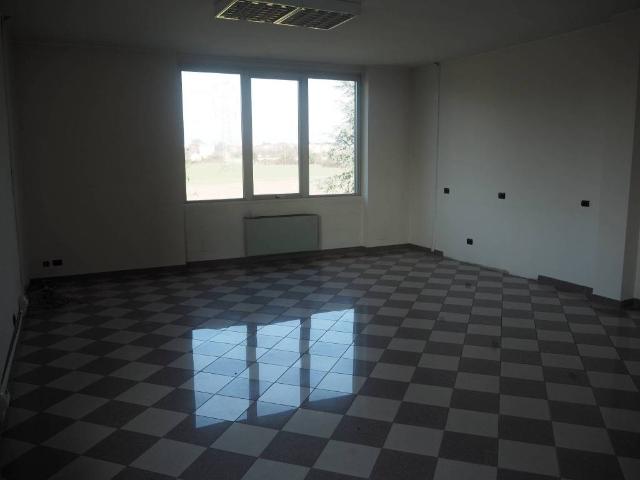 Locale Commerciale in affitto a Cascina Cà, Sulbiate