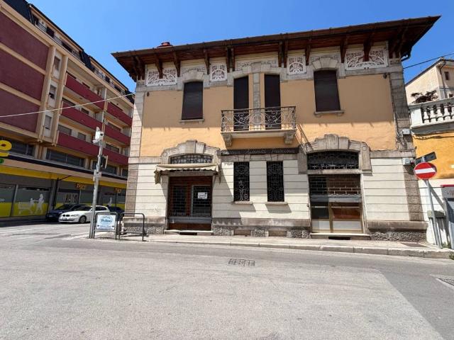 Locale Commerciale in affitto a Sulmona, Abruzzo