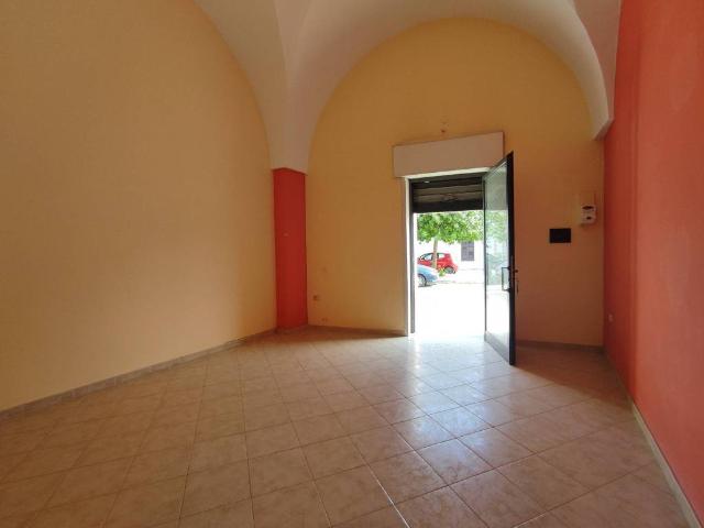 Locale Commerciale in affitto a Puglia, Lecce