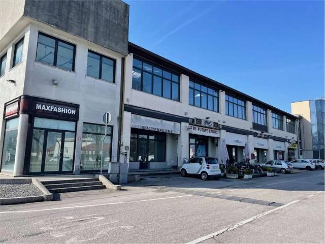Locale Commerciale in affitto a Susegana, Veneto