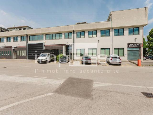 Locale Commerciale in affitto a Susegana, Veneto