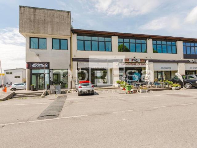 Locale Commerciale in affitto a Susegana, Veneto