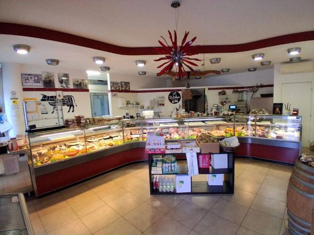 Locale Commerciale in affitto a Susegana, Veneto