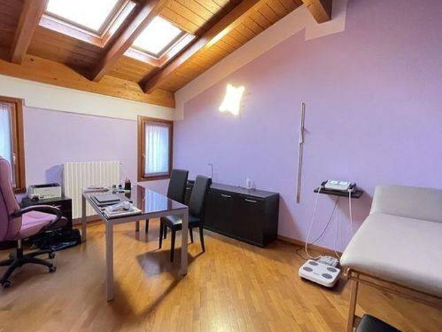 Locale Commerciale in affitto a Suzzara, Lombardia