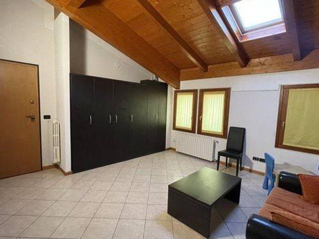 Locale Commerciale in affitto a Suzzara, Lombardia