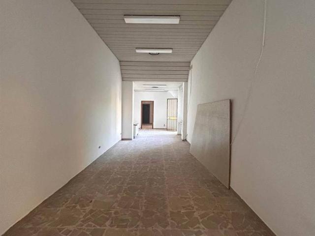 Locale Commerciale in affitto a Suzzara, Lombardia