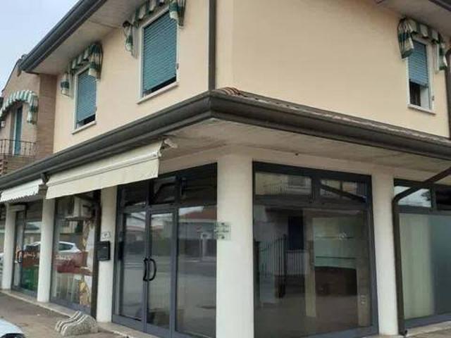 Locale Commerciale in affitto a Taglio Di Po, Veneto