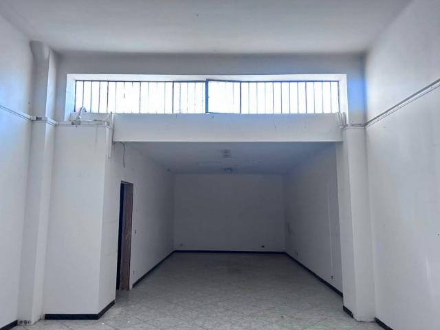 Locale Commerciale in affitto a Puglia, Taranto