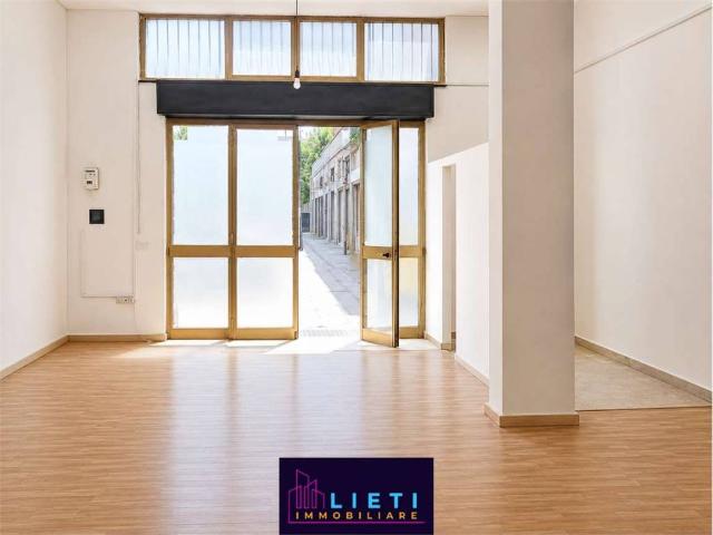 Locale Commerciale in affitto a Puglia, Taranto