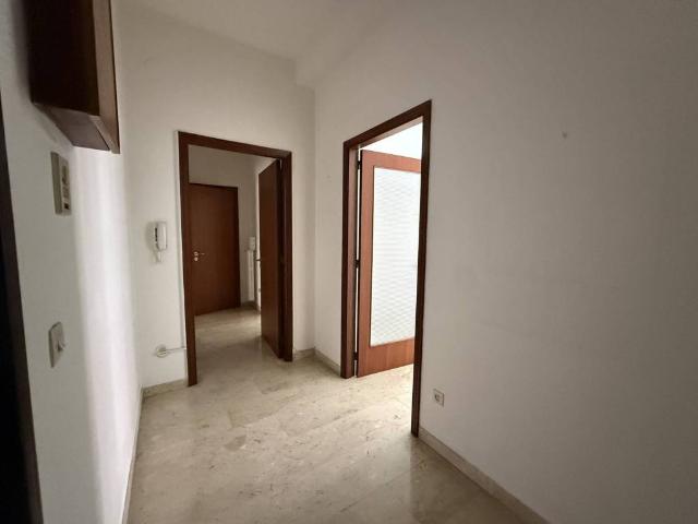 Locale Commerciale in affitto a Puglia, Taranto